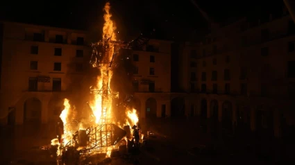 Alicante lleva la esencia de las Hogueras a Albacete con música, pólvora y tradición