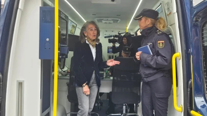 furgoneta móvil de la Policía Nacional para expedir DNI