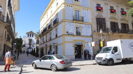 Tráfico rodado accediendo a Tornería tras las obras