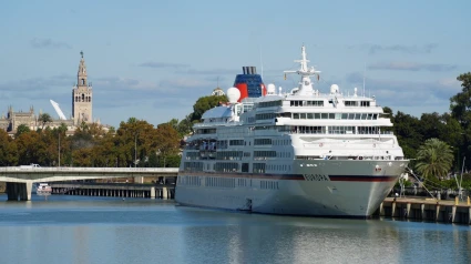 El crucero Europa atracado en el Muelle de las Delicias en 2024