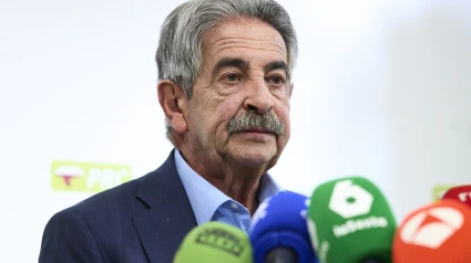 El secretario general del PRC y expresidente de Cantabria, Miguel Ángel Revilla, en su  comparecencia ante los medios de comunicación,tras conocerse que el rey emérito le reclama 50.000 euros por unas declaraciones "injuriosas" pronunciadas por Revilla entre mayo de 2022 y enero de 2025 en distintos medios de comunicación.