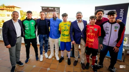 Presentación de las camisetas del Jogo, con Vadillo e Iván Campo