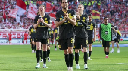 Los jugadores del Borussia Dortmund celebran la victoria ante el Friburgo.