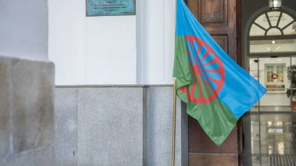Bandera en honor al Día Pueblo Gitano Mérida