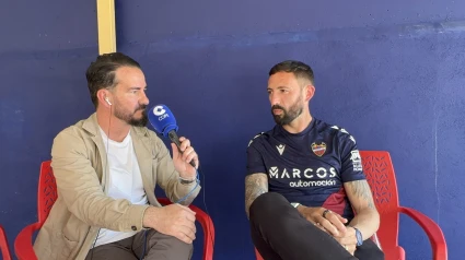 Morales, con Hugo Ballester en la ciudad deportiva del Levante UD