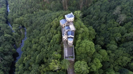 Monasterio de Caaveiro en pleno corazón de las Fragas do Eume