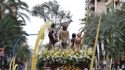 Las procesiones obligan a cortar distintas calles de Alicante