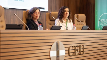Mabel Montolio, directora de Seguridad Alimentaria de Mercadona, y Alicia López Castellano, Vicerrectora de la Universidad CEU Cardenal Herrera, durante su intervención en la jornada