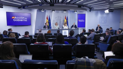 MADRID, 01/04/2025.- (De izq a der) El ministro de Asuntos Exteriores, José Manuel Albares; la ministra de Educación, Formación Profesional y Deportes y portavoz del Gobierno, Pilar Alegría; la vicepresidenta tercera y ministra para la Transición Ecológica y Reto Demográfico, Sara Aagesen, y el ministro de Interior, Fernando Grande-Marlaska, durante la rueda de prensa posterior a la reunión del Consejo de Ministros este martes en el complejo del Palacio de la Moncloa, en Madrid. EFE/ Javier Lizón