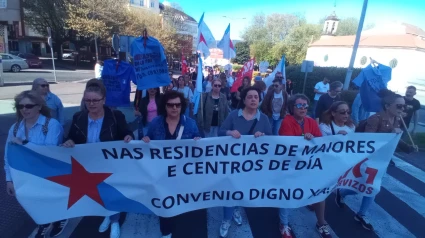 Un momento de la movilización por la avenida de Esteiro