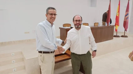 José María Campoy, presidente del Paso Negro junto a Diego Domínguez, que será nombrado Hermano Mayor de la cofradía