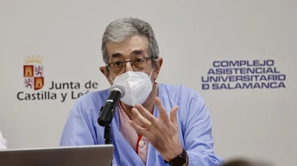 José Martín canta una copla para celebarr el éxito de la operación