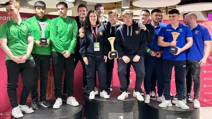 Equipo de la Universidad de Granada instalado en lo más alto del podio