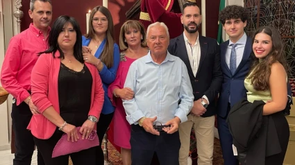 José Luis Luque junto a su familia