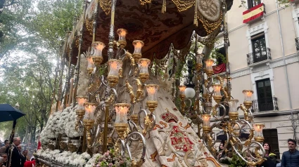 El palio de la Victoria por la Carrera de la Virgen