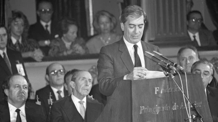Mario Vargas Llosa pronuncia su discurso en la ceremonia de entrega de los Premios Príncipe de Asturias 1986