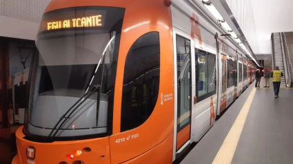 Alicante activa un dispositivo histórico de tranvías para Semana Santa
