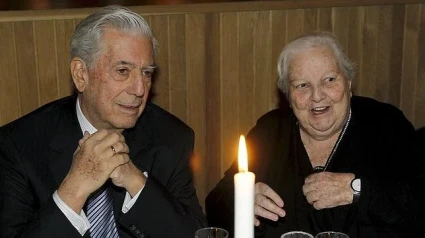 Vargas Llosa acompañado de Carmen Balcells