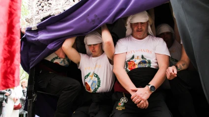 Ensayo de los costaleros de la Hermandad de los Estudiantes de Oviedo