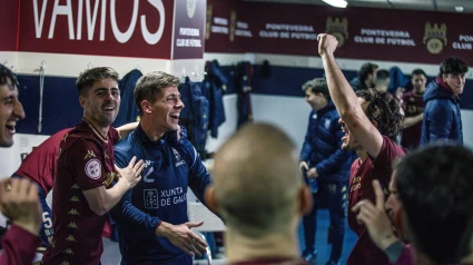 El Pontevedra, celebrando un triunfo en Pasarón