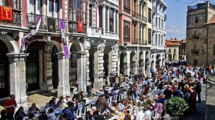 Una imagen de la Comida en la Calle de Avilés