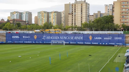 Lona con la frase 'Zaragoza nunca se rinde'