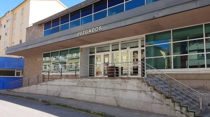 Entrada a los juzgados de Las Salesas.