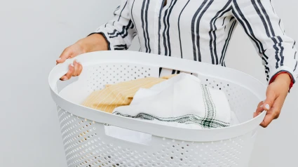¿Es mejor utilizar un suavizante natural para la ropa?