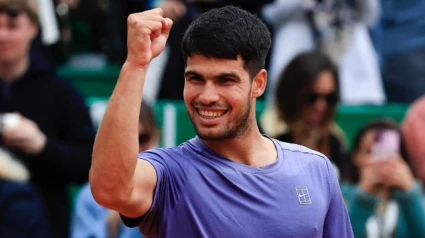 Carlos Alcaraz comienza con victoria