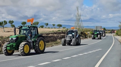 Tractorada en el Altiplano de Granada por las ayudas a los cultivos de frutos de cáscara