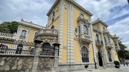 El Palacio de Balsera desde la calle Julia de la Riva