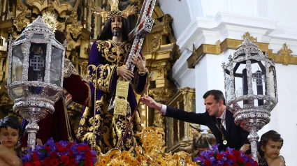 Imposición del bastón de mando al Nazareno