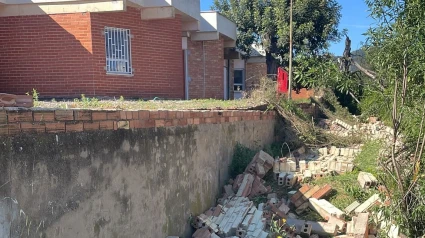Un muro cae en una escoleta de Betxí