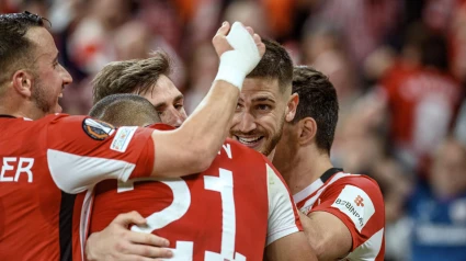 Los jugadores del Athletic celebran el gol de Sancet contra el Rangers