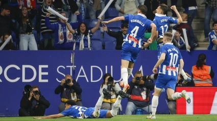 Los jugadores del Espanyol celebran el gol de Kumbulla contra el Getafe