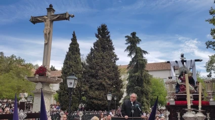 El Arzobispo de Granada, Monseñor Gil Tamayo, antes de la Hora Nona