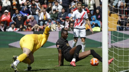 Sadiq remata para marcar el 1-1 en el Rayo - Valencia