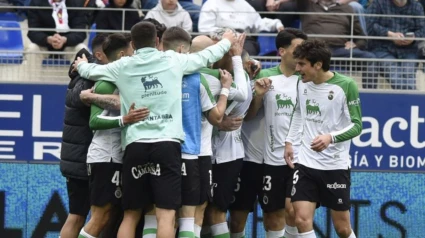 Los futbolistas del Racing celebran la victoria contra el Huesca
