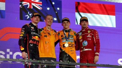 Podio del GP de Arabia Saudí con Piastri (1º), Verstappen (2º) y Leclerc (3º)