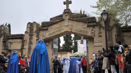 La procesión del Santo Cristo Resucitado, bajo una fina lluvia, culmina la Semana Santa logroñesa