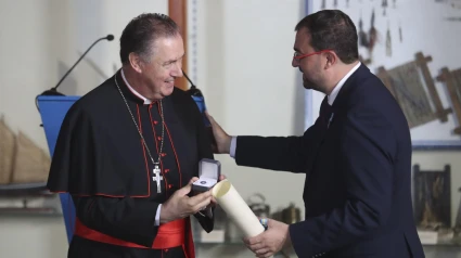 Barbón entrega el título de Hijo Predilecto de Asturias al cardenal asturiano Ángel Artime