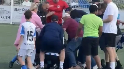 Momento de la pelea en el encuentro At.Baleares- Forderkader