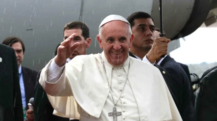 El Papa Francisco en el aeropuerto Silvio Pettirossi en Asunción de Paraguay