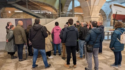 Un grupo de visitantes en Exponav durante esta Semana Santa