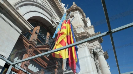• Banderas a media asta en la fachada del Ayuntamiento• Banderas a media asta en la fachada del Ayuntamiento• Banderas a media asta en la fachada del Ayuntamiento.
