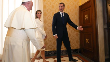 "Con una broma": así empezó la relación entre los reyes de España y el Papa Francisco