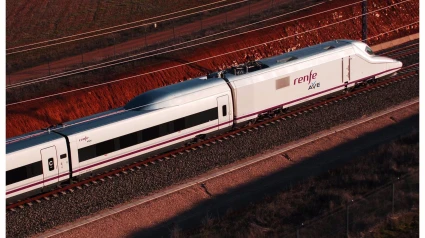 Imagen de archivo de un tren AVE circulando en la provincia de Granada