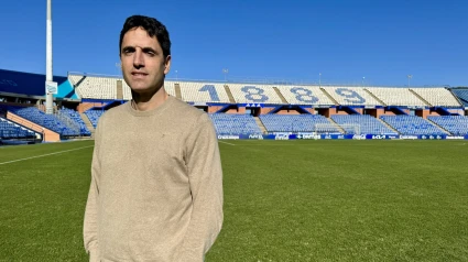 Íñigo Vélez durante su presentación como entrenador del Decano