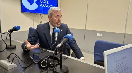 Jorge Azcón en los estudios de COPE.