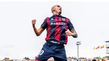 Oriol celebra un gol con el Levante UD
